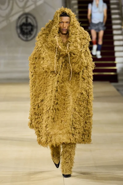 Look 50